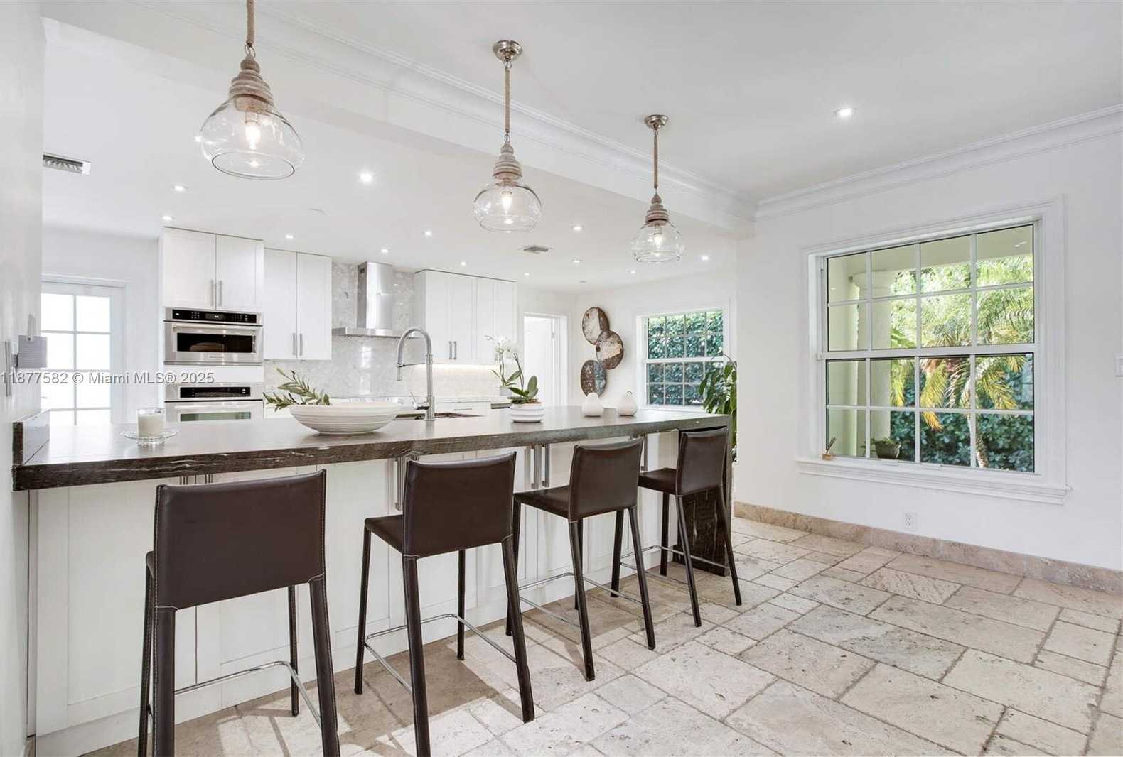 Small Image of 1161 SUNSET DR, Coral Gables Number 2
