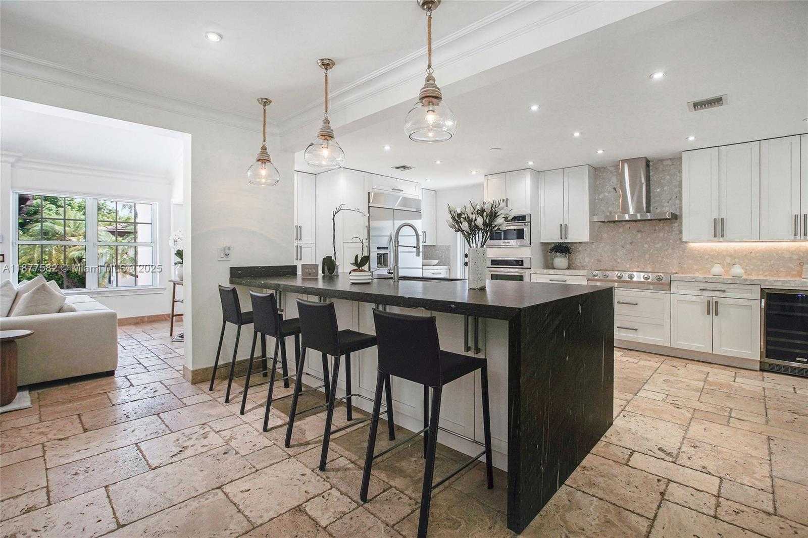 Small Image of 1161 SUNSET DR, Coral Gables Number 3