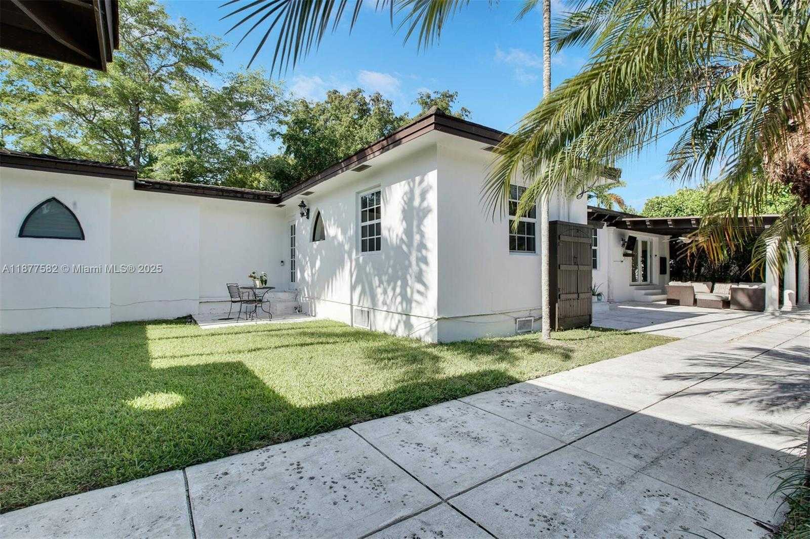 Small Image of 1161 SUNSET DR, Coral Gables Number 47