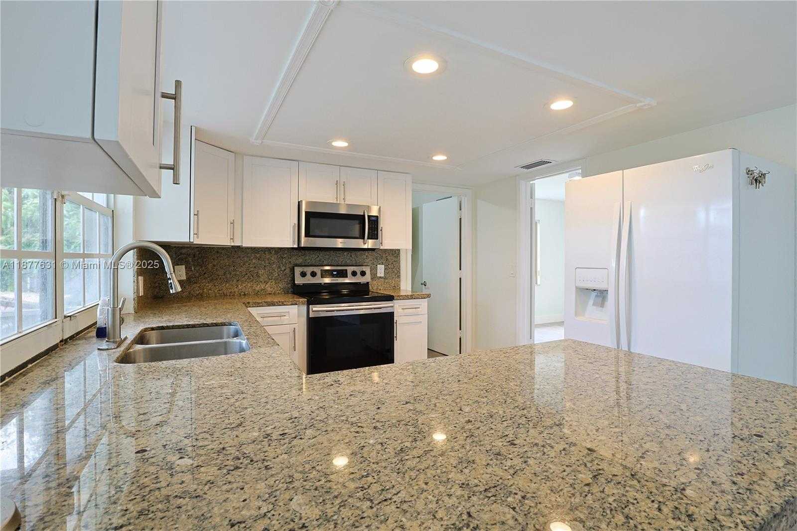 Small Image of 9020 NORTH WEST 21ST CT, Pembroke Pines Number 6