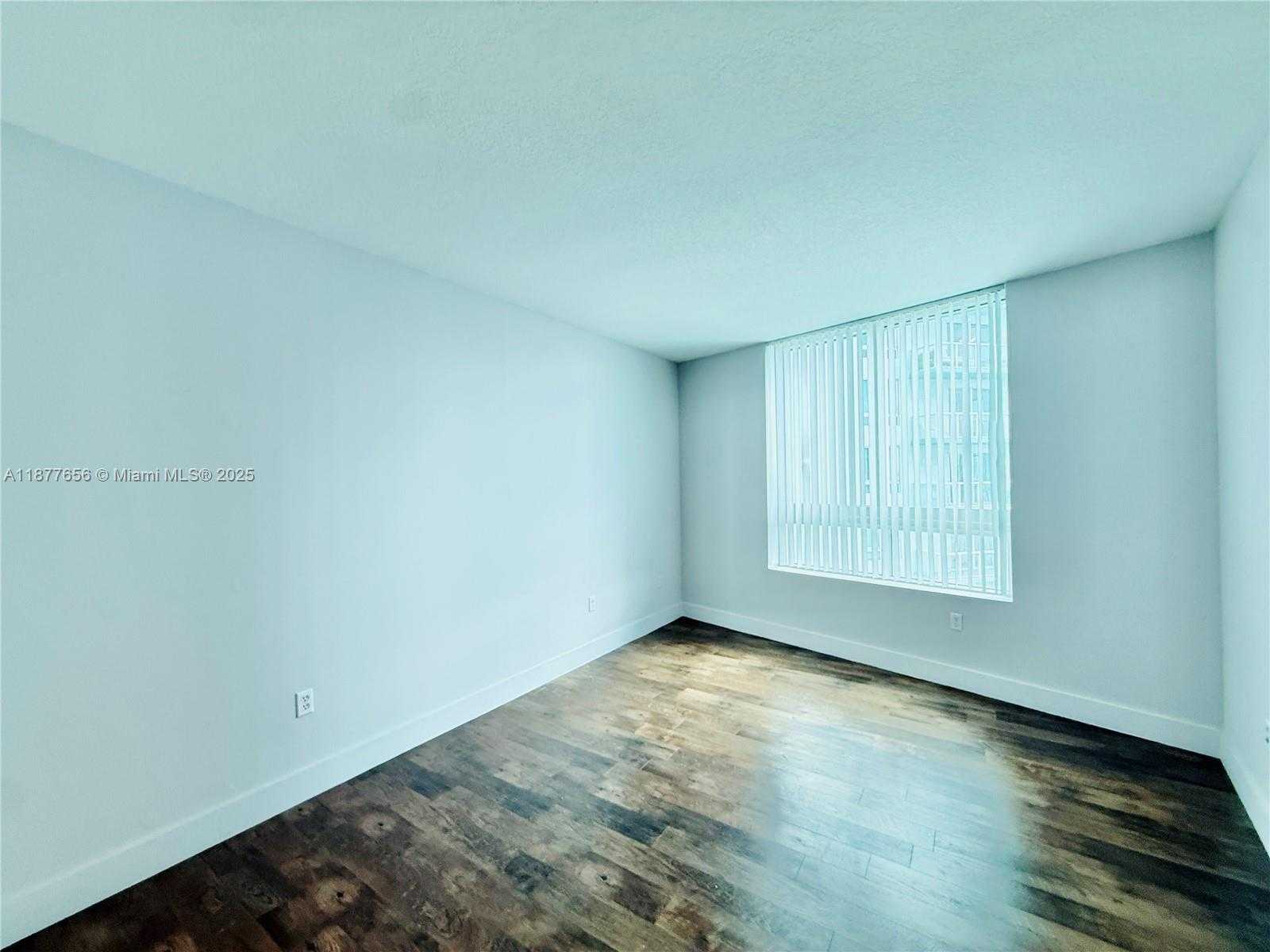 Imagen de Pequeño Objeto