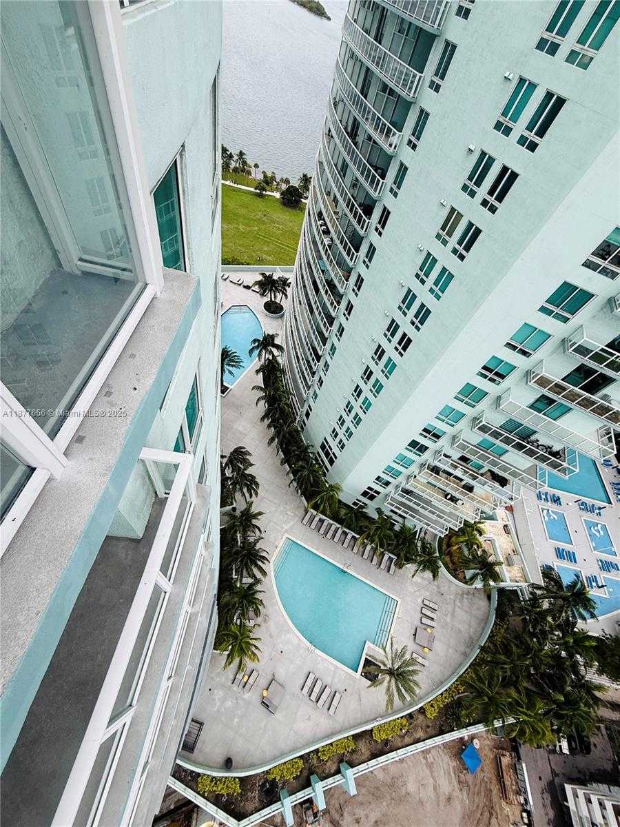 Imagen de Pequeño Objeto