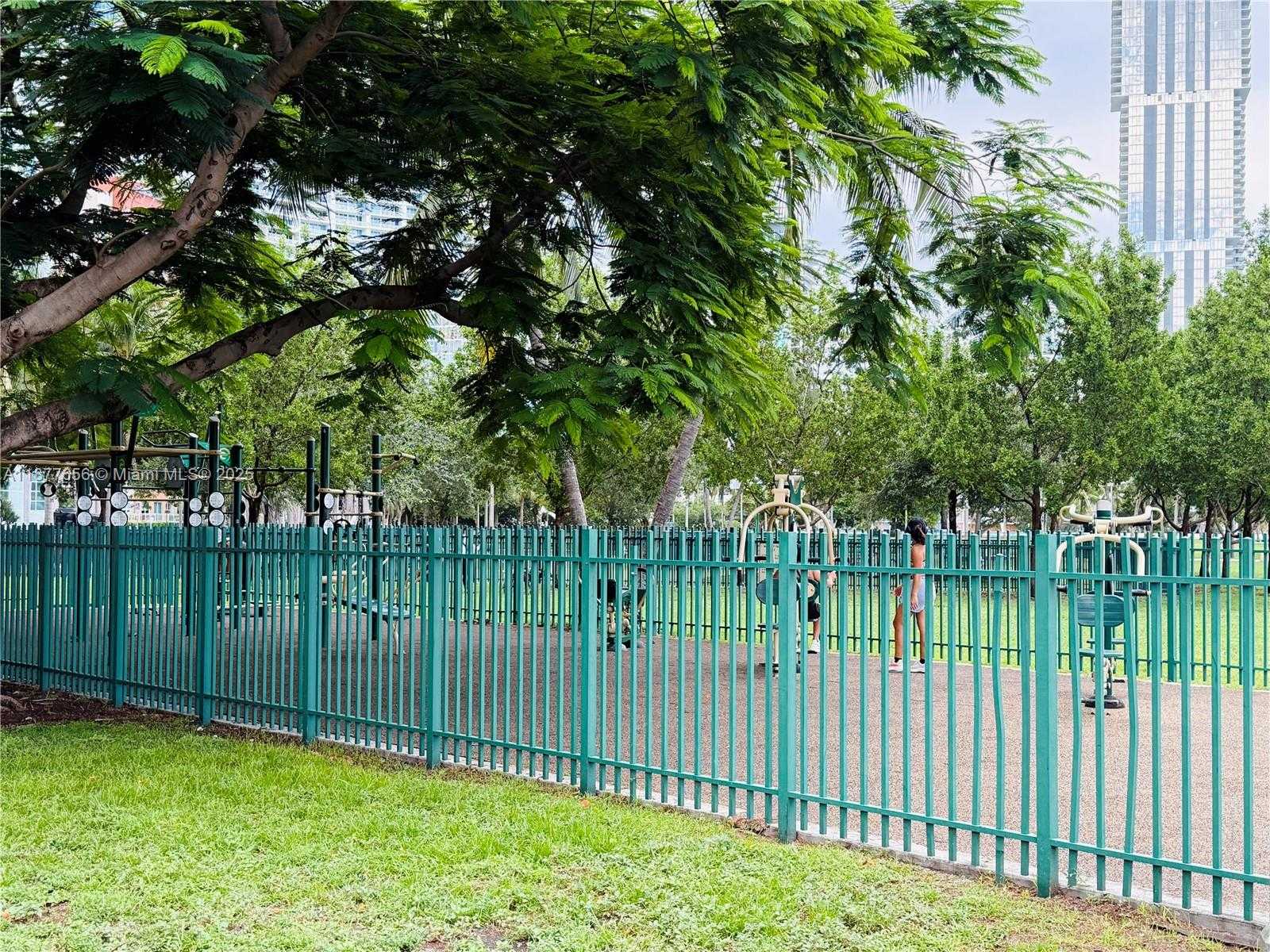 Imagen de Pequeño Objeto