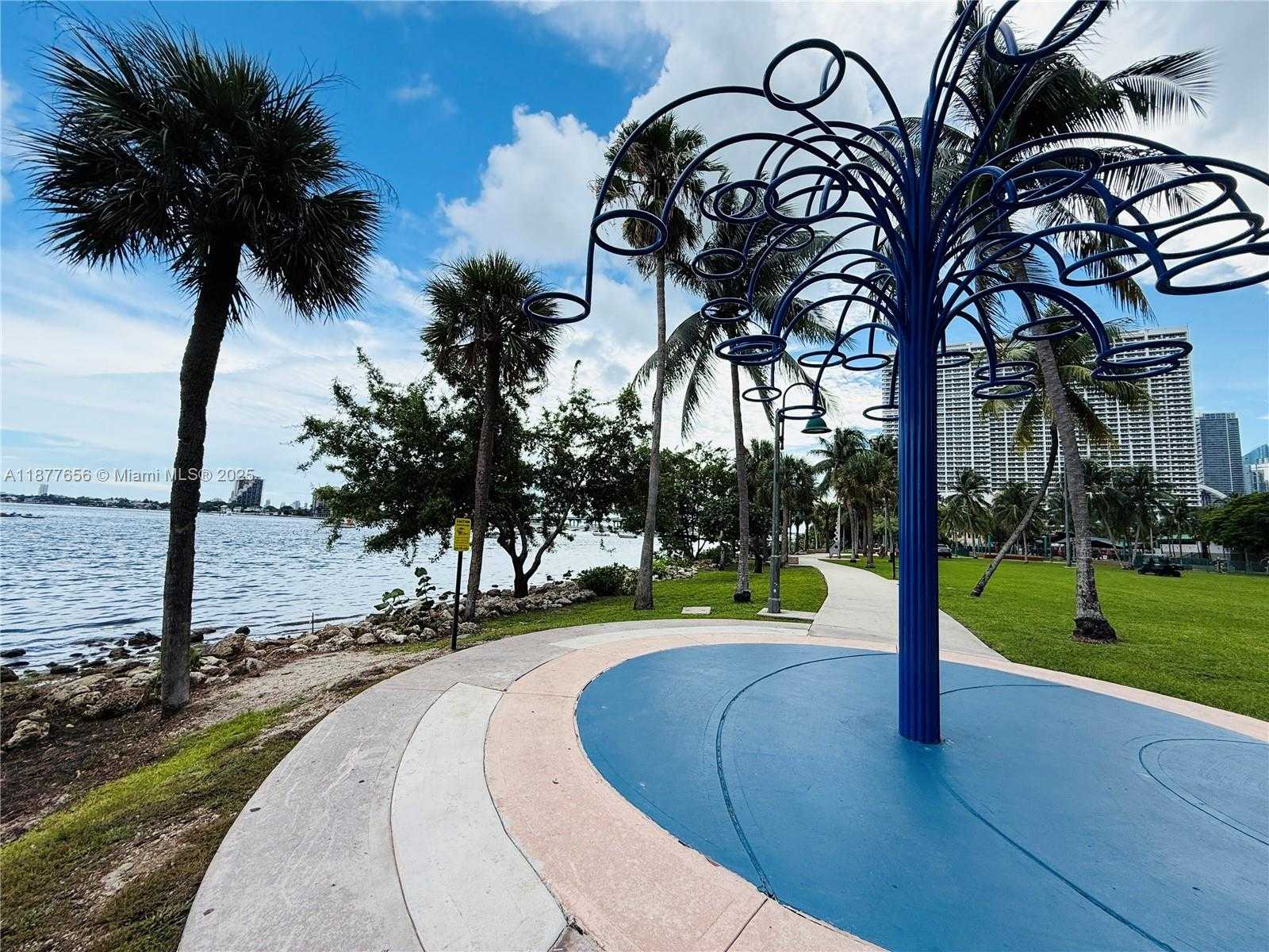 Imagen de Pequeño Objeto