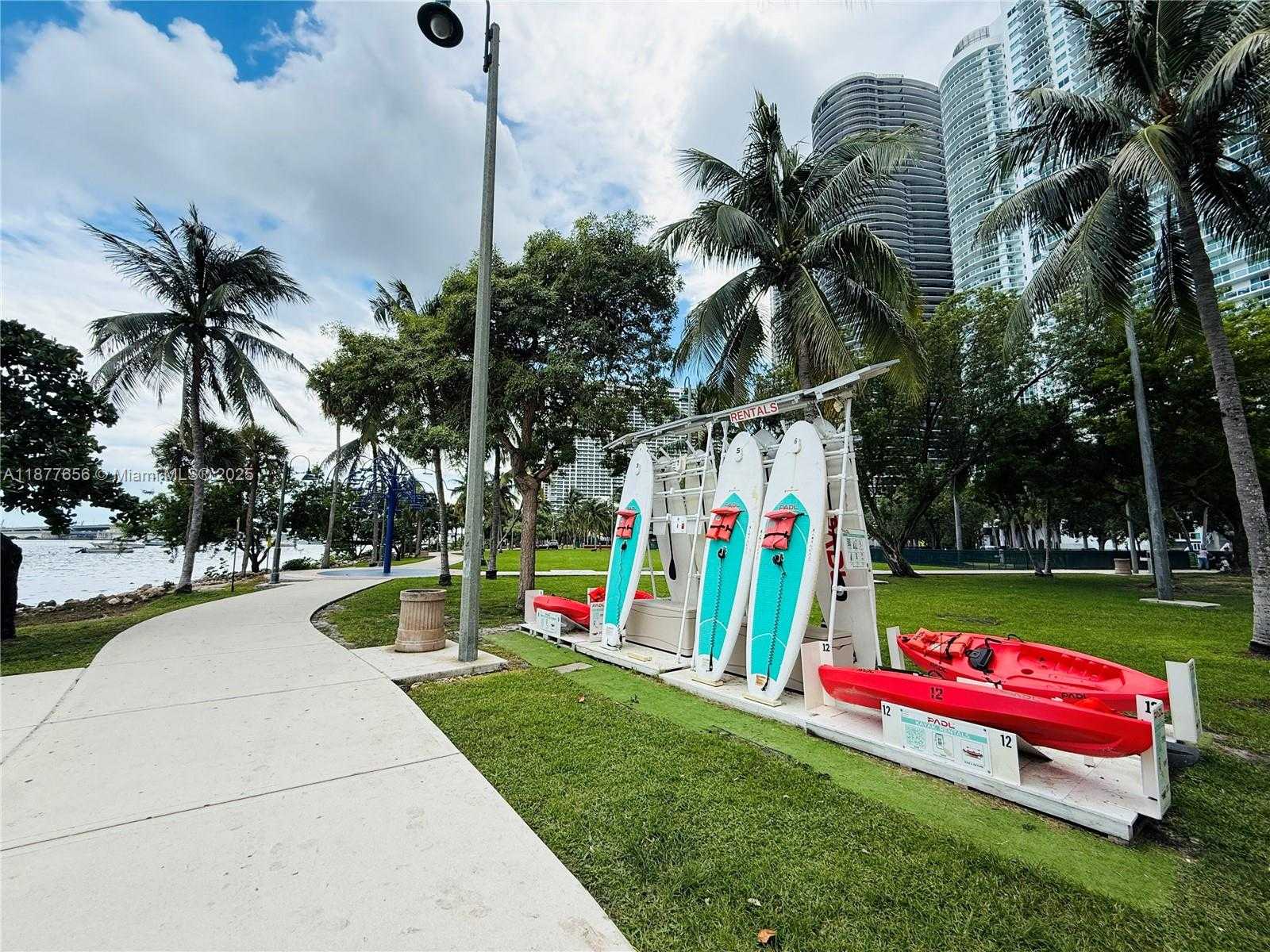 Imagen de Pequeño Objeto