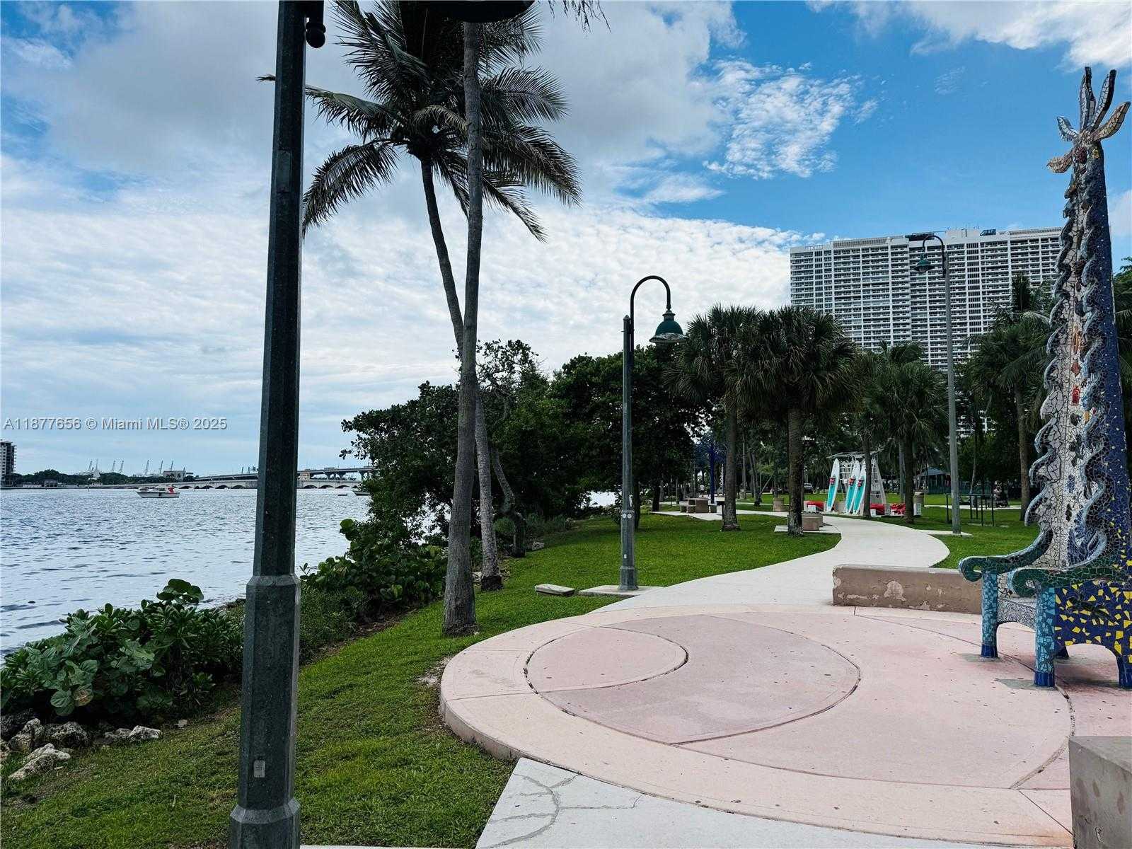 Imagen de Pequeño Objeto