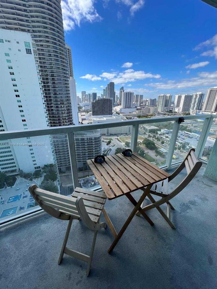 Imagen de Pequeño Objeto