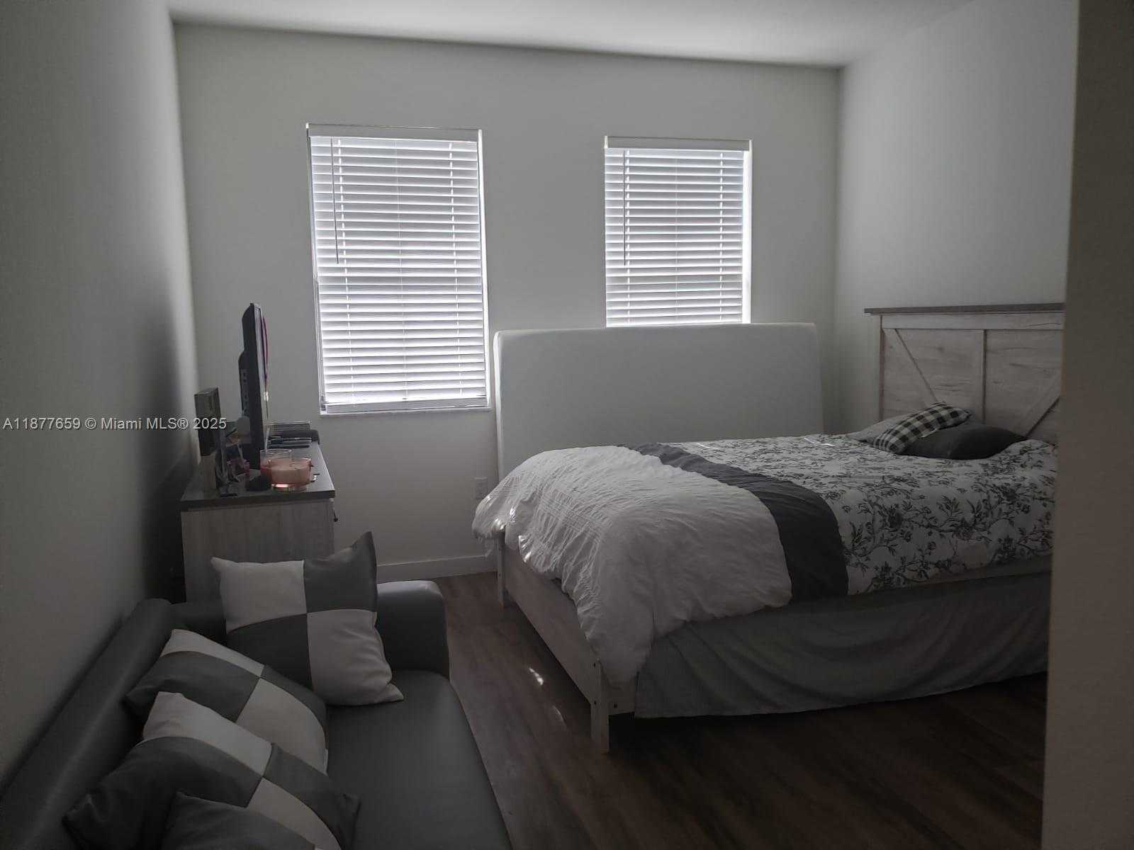 Small Image of 15540 SOUTH WEST 136TH ST #210, Miami Number 21