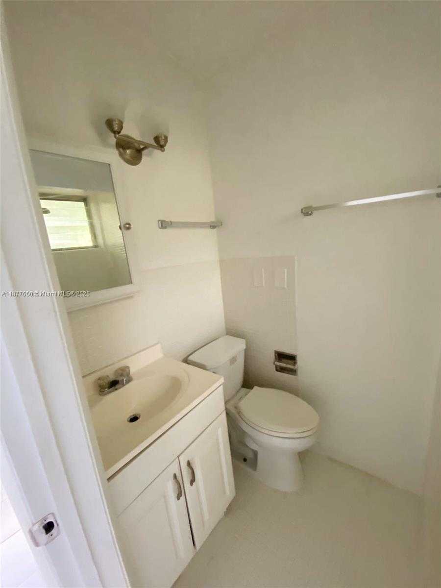 Small Image of 2612 JOHNSON ST #13, Hollywood Number 11