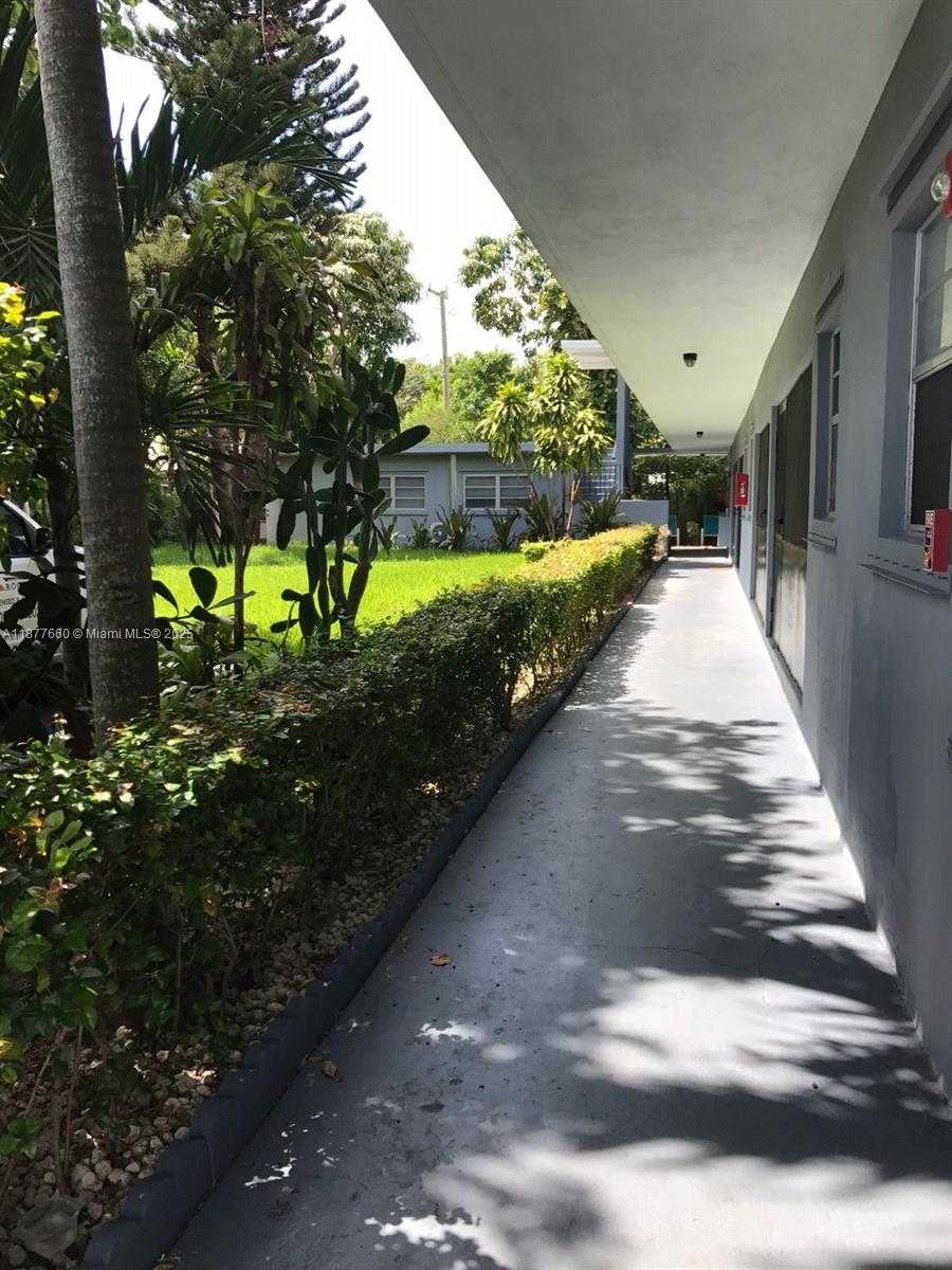 Small Image of 2612 JOHNSON ST #13, Hollywood Number 2