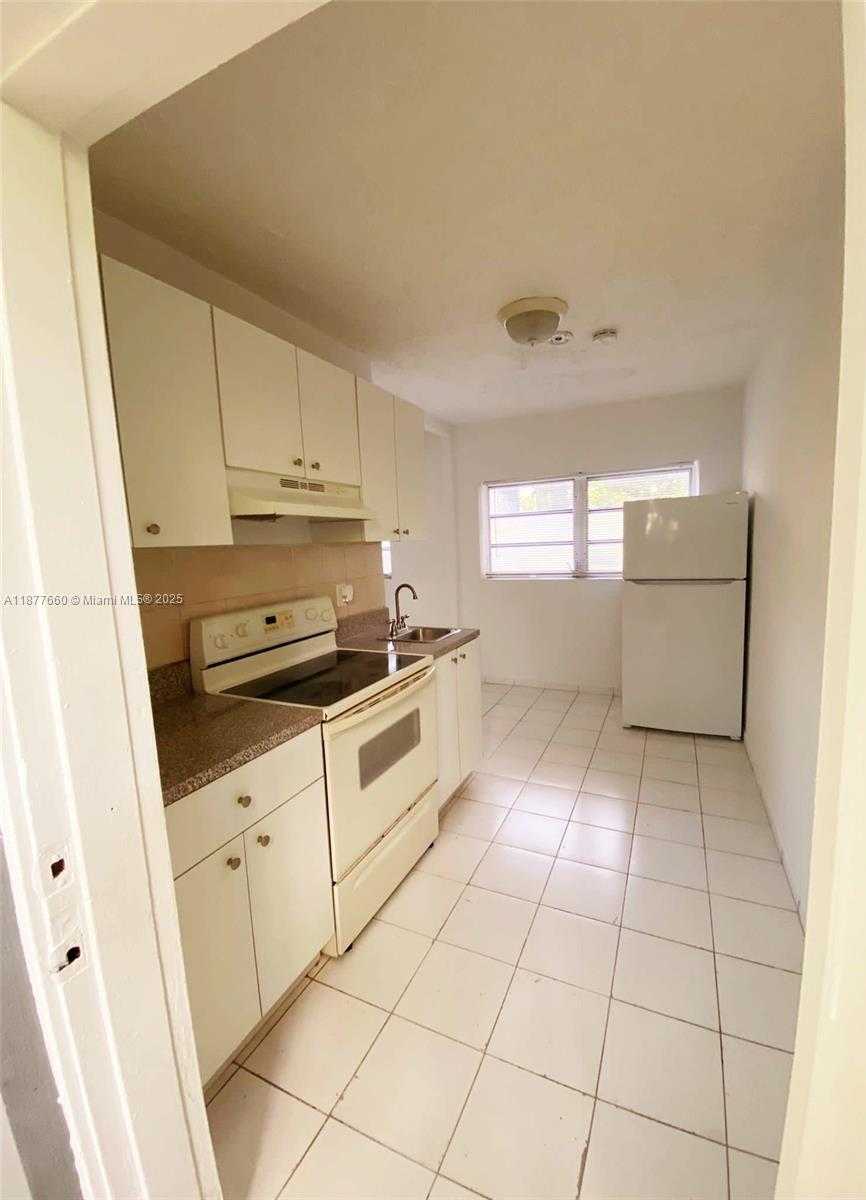 Small Image of 2612 JOHNSON ST #13, Hollywood Number 5