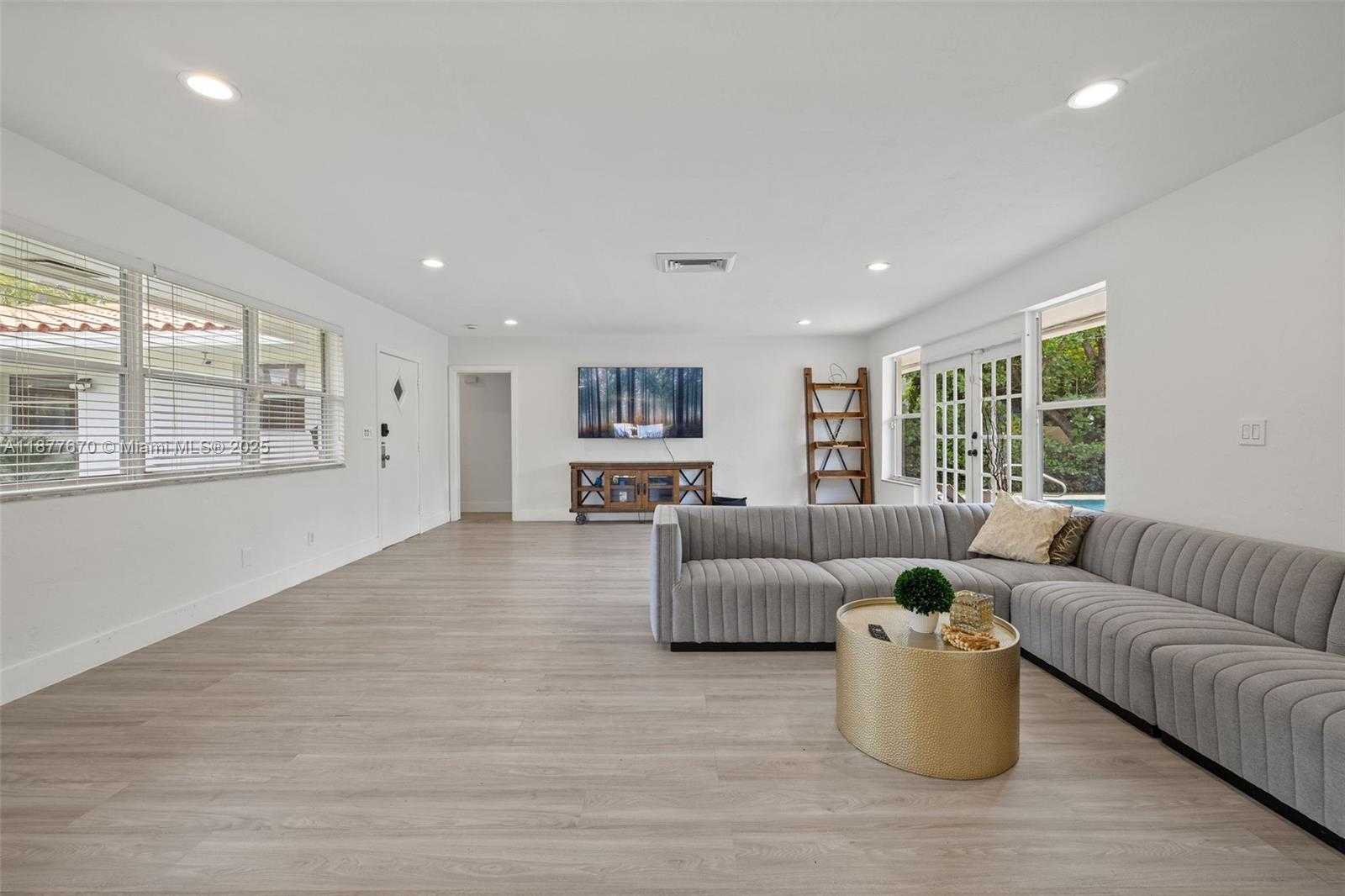 Small Image of 1254 POLK ST, Hollywood Number 14