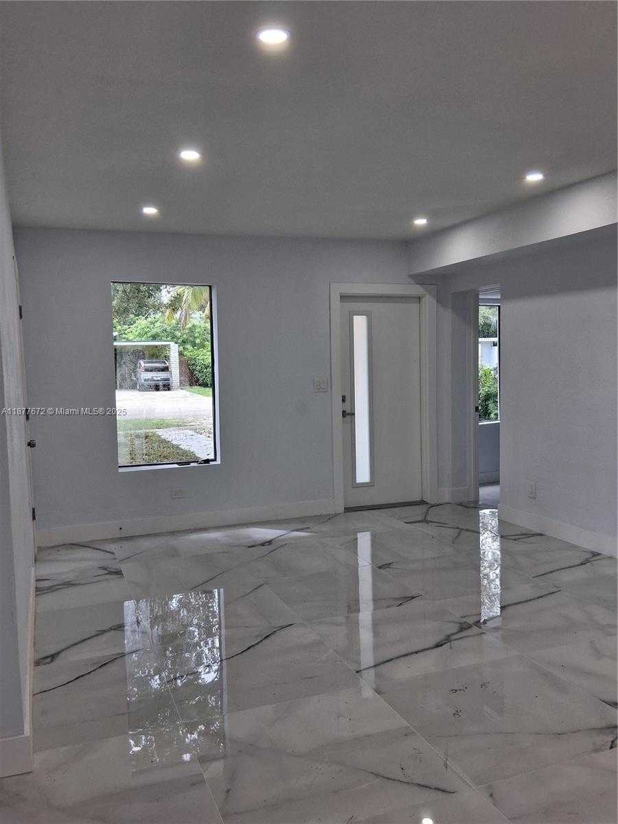 Small Image of 1535 NORTH EAST 139 ST #Home, North Miami Number 3