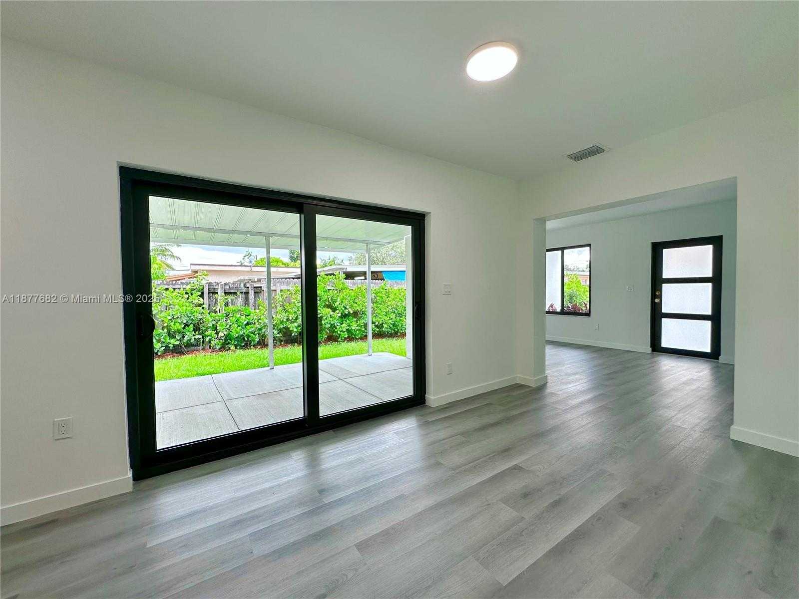 Small Image of 7464 SOUTH WEST 21ST ST, Miami Number 4