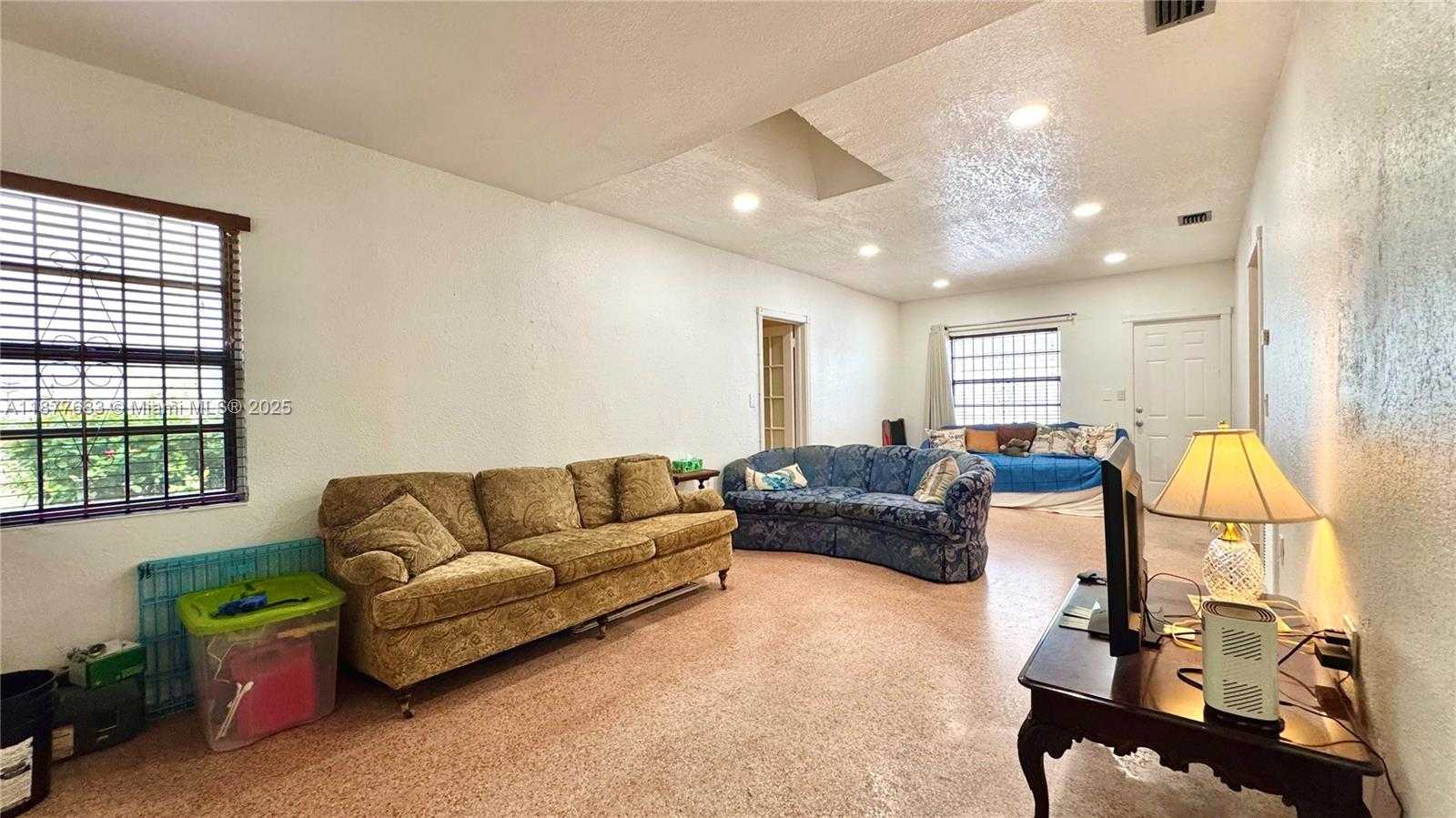 Small Image of 2243 CALAIS DR #3, Miami Beach Number 2