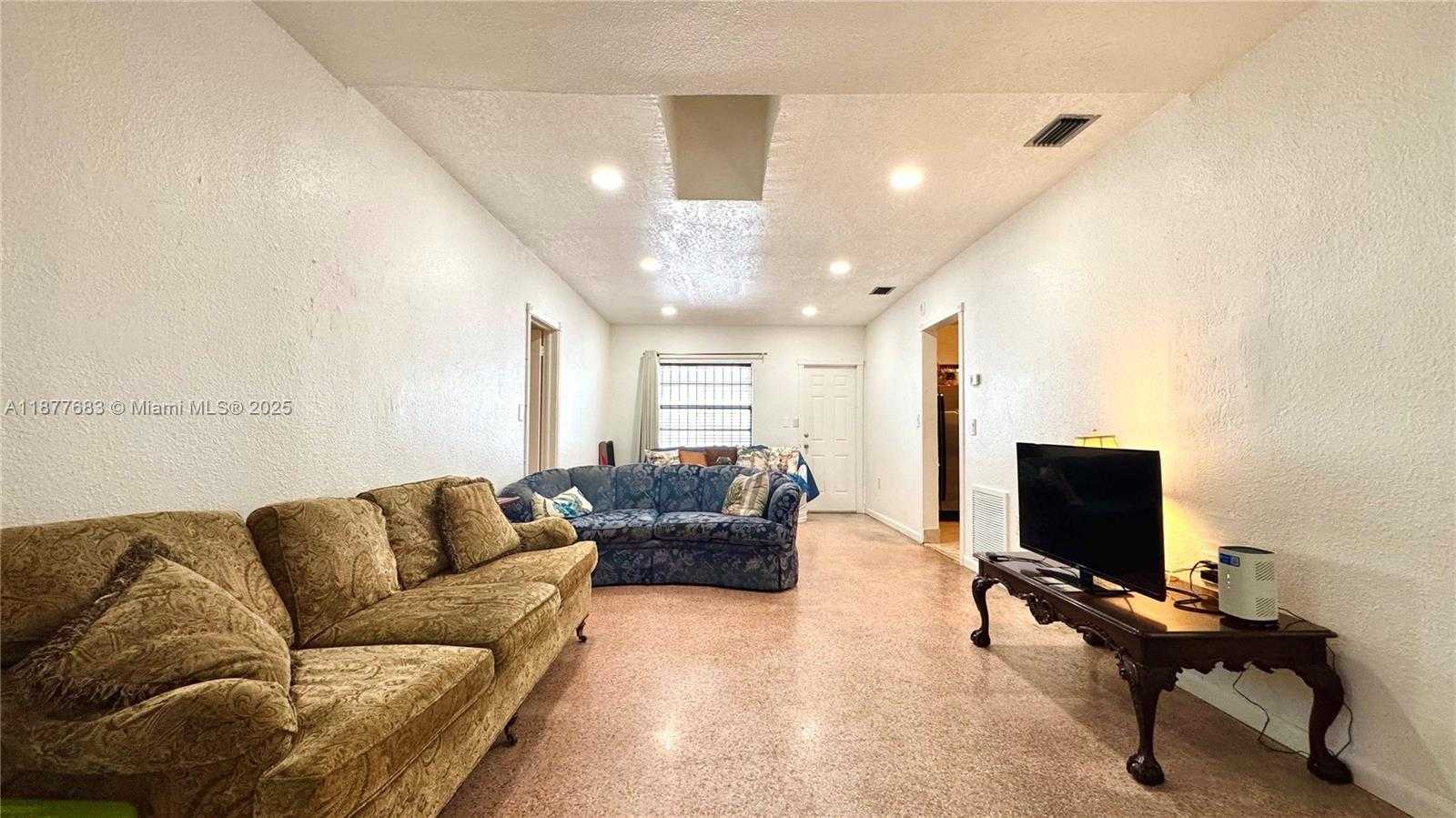 Small Image of 2243 CALAIS DR #3, Miami Beach Number 3