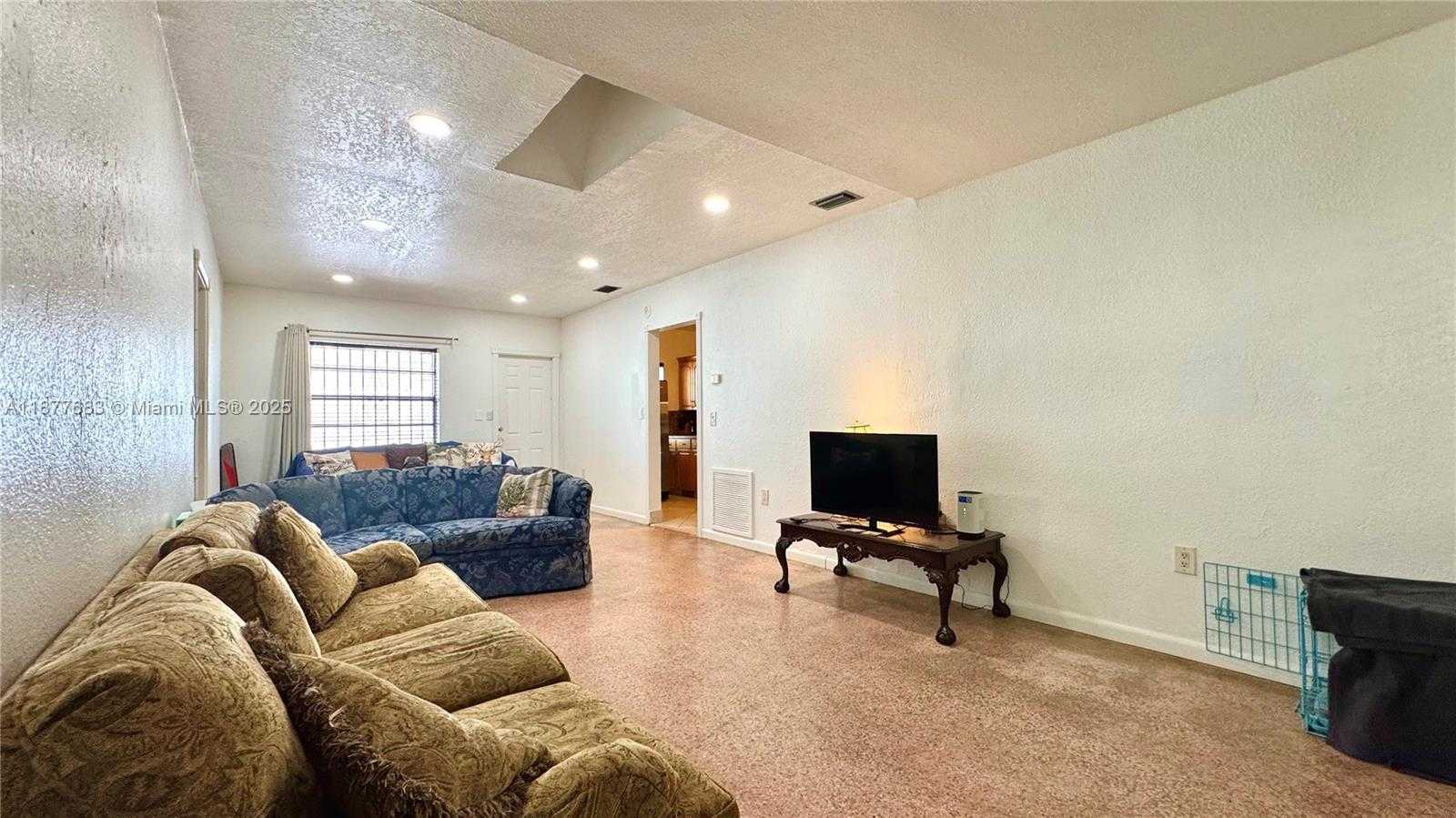 Small Image of 2243 CALAIS DR #3, Miami Beach Number 4
