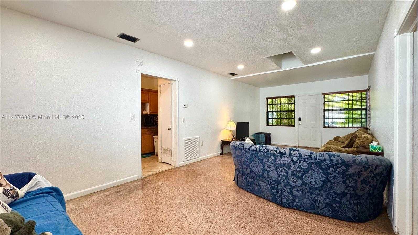 Small Image of 2243 CALAIS DR #3, Miami Beach Number 5