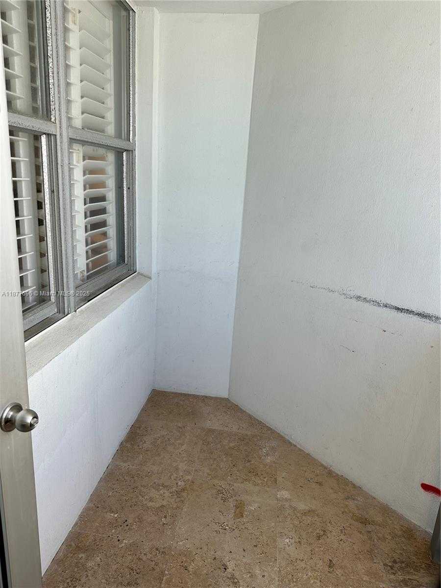 Small Image of 6039 COLLINS AVE #PH21, Miami Beach Number 12