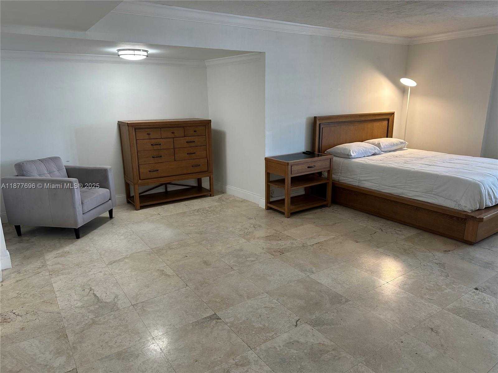 Small Image of 6039 COLLINS AVE #PH21, Miami Beach Number 14