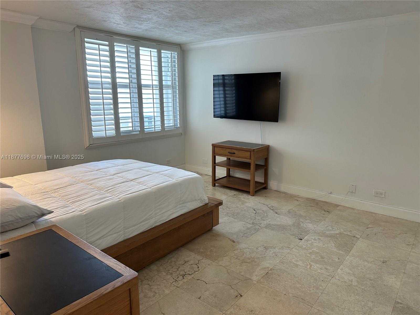 Small Image of 6039 COLLINS AVE #PH21, Miami Beach Number 16