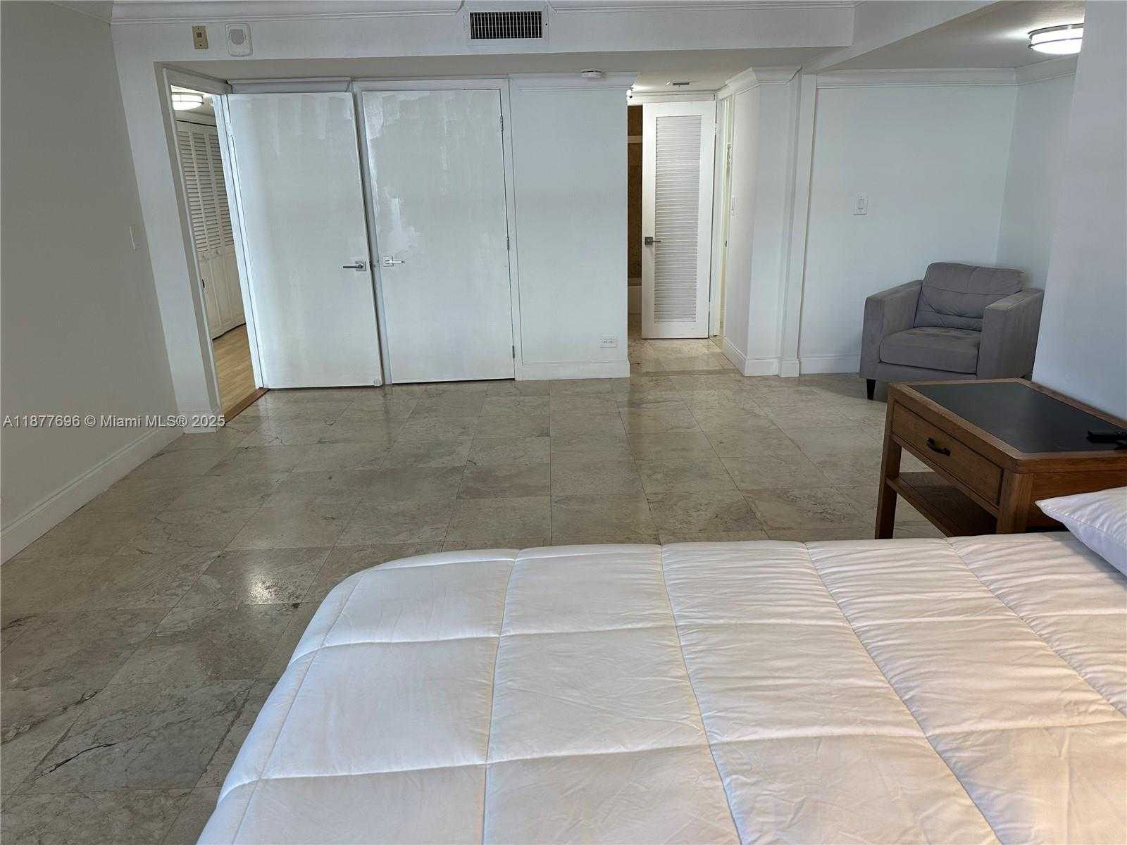 Small Image of 6039 COLLINS AVE #PH21, Miami Beach Number 17