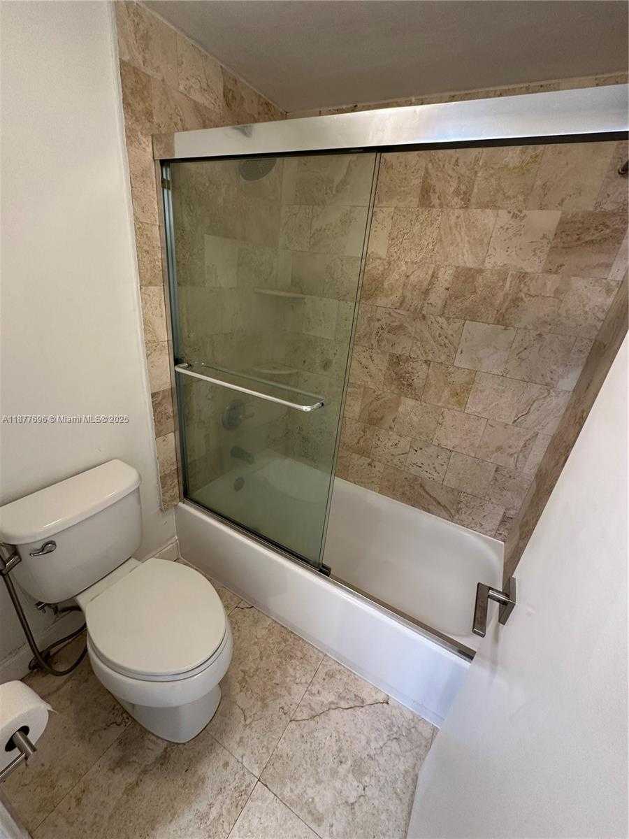 Small Image of 6039 COLLINS AVE #PH21, Miami Beach Number 19