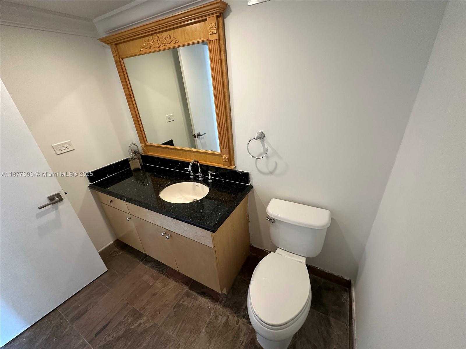 Small Image of 6039 COLLINS AVE #PH21, Miami Beach Number 22