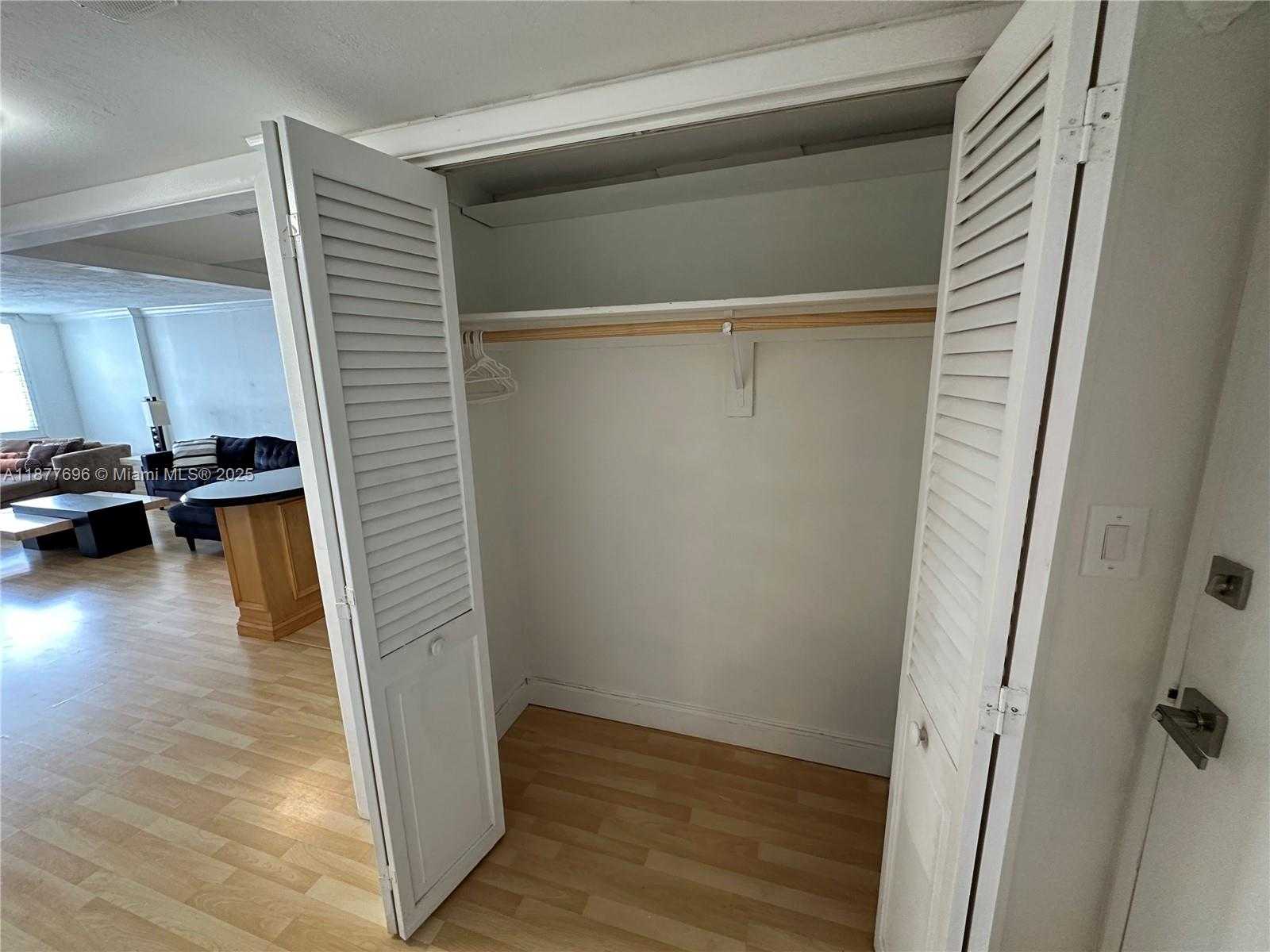 Small Image of 6039 COLLINS AVE #PH21, Miami Beach Number 23