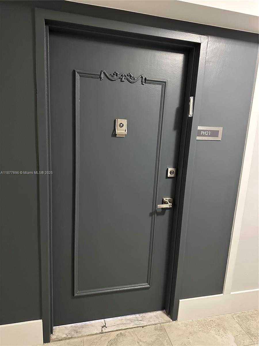 Small Image of 6039 COLLINS AVE #PH21, Miami Beach Number 24
