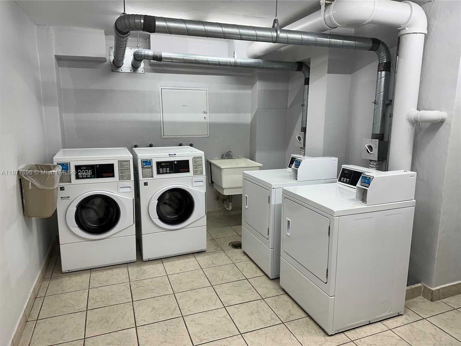 Small Image of 6039 COLLINS AVE #PH21, Miami Beach Number 25