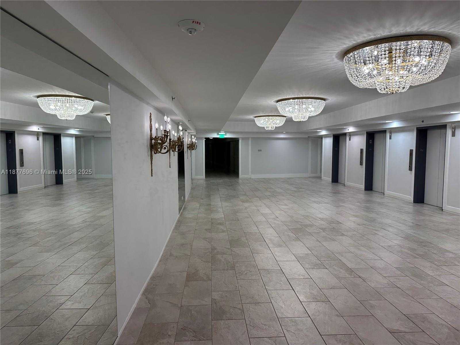 Small Image of 6039 COLLINS AVE #PH21, Miami Beach Number 26