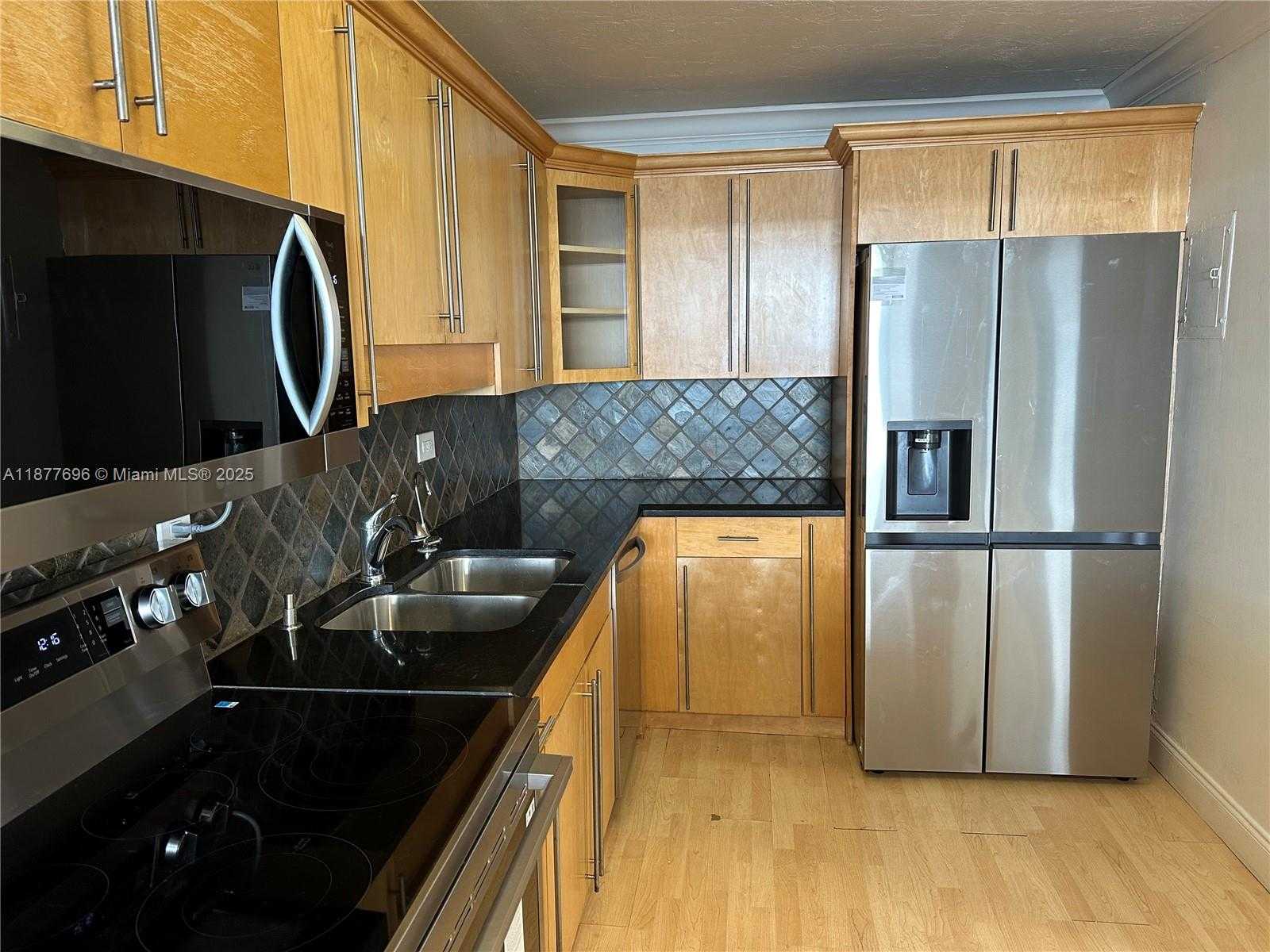 Small Image of 6039 COLLINS AVE #PH21, Miami Beach Number 6