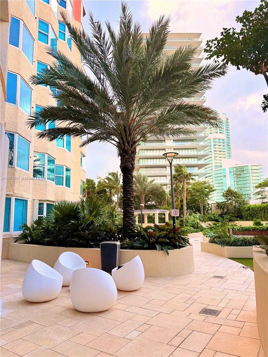 Small Image of 300 SOUTH POINTE DR #2806, Miami Beach Number 49