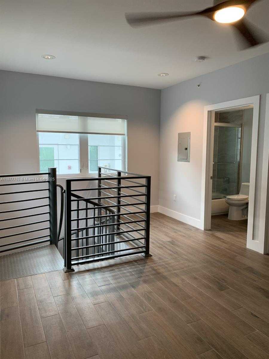 Small Image of 1521 MICHIGAN AVE #06, Miami Beach Number 2