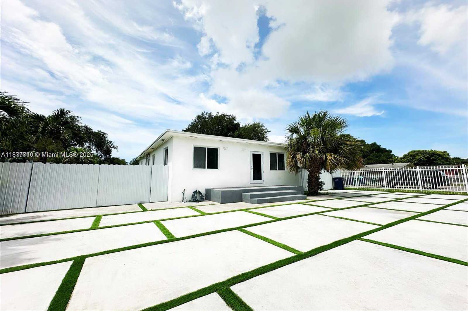 Small Image of 2740 NORTH WEST 49TH ST, Miami Number 3