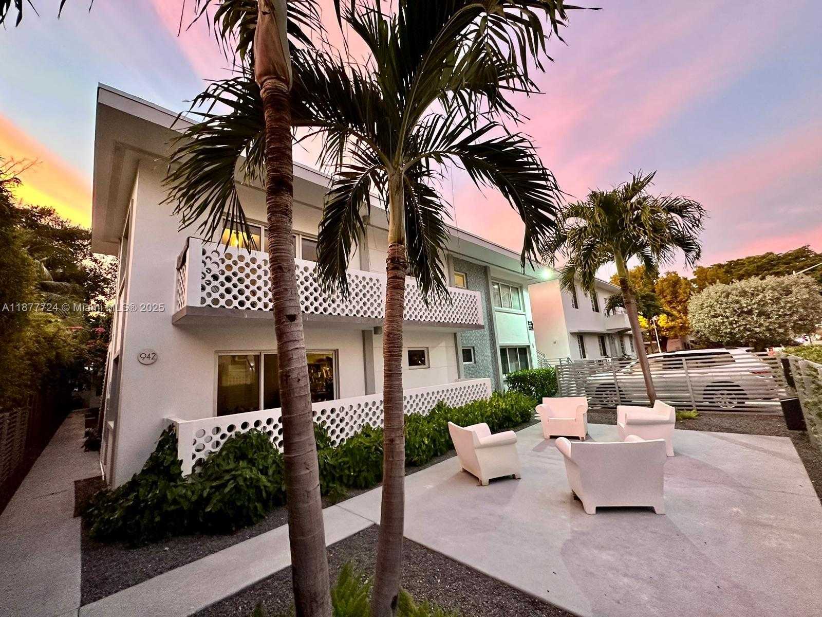 Small Image of 1100 10TH ST #06, Miami Beach Number 3