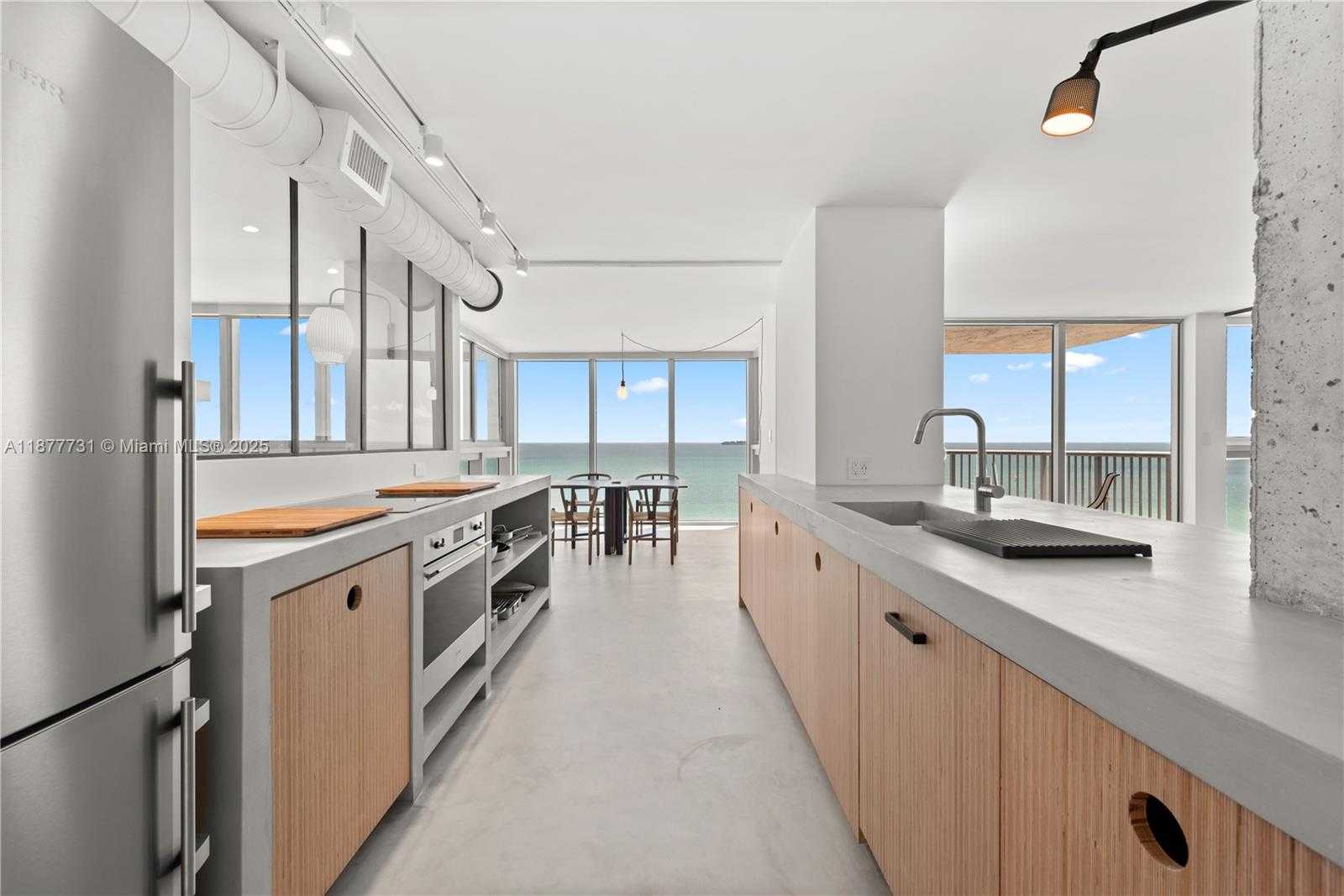 Small Image of 2655 COLLINS AVE #1811, Miami Beach Number 7