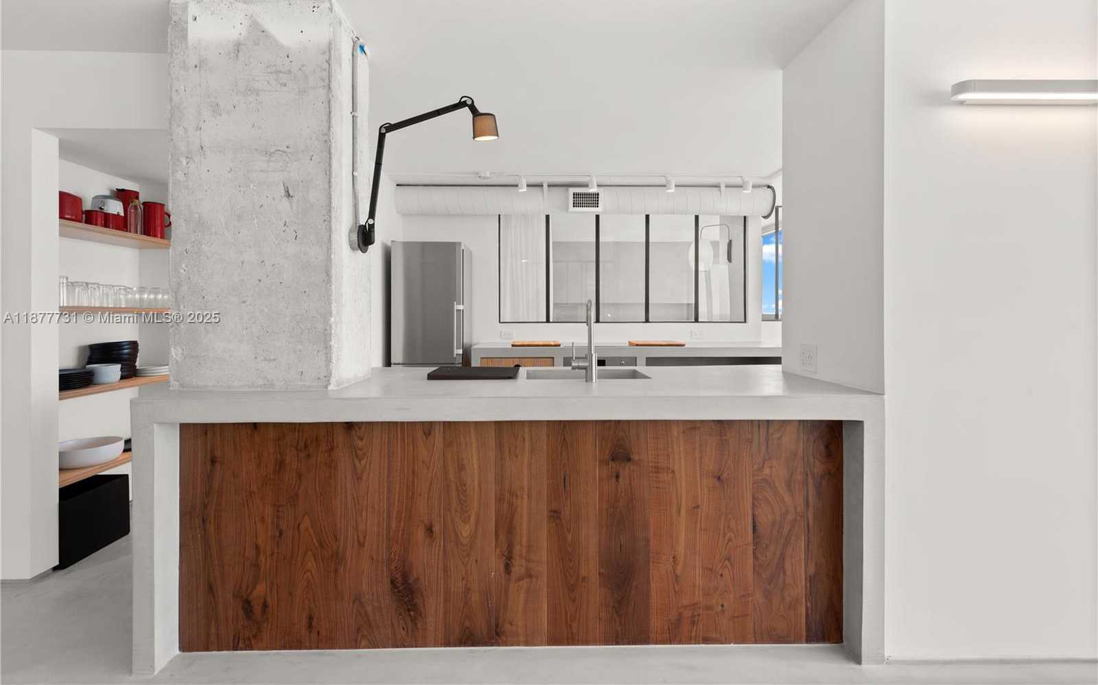 Small Image of 2655 COLLINS AVE #1811, Miami Beach Number 8