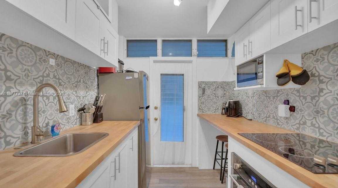 Small Image of 1400 PENNSYLVANIA AVE #15, Miami Beach Number 3