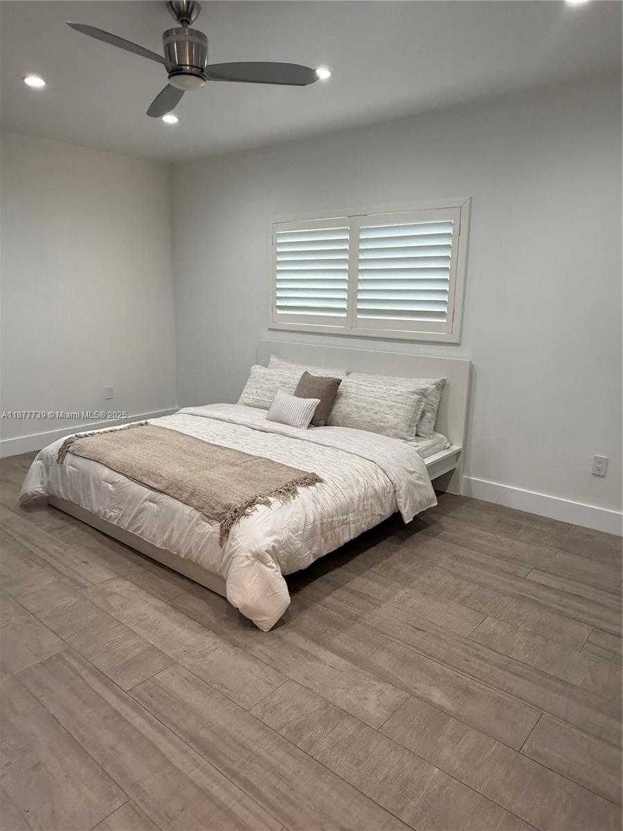 Small Image of 3231 SALZEDO ST, Coral Gables Number 10