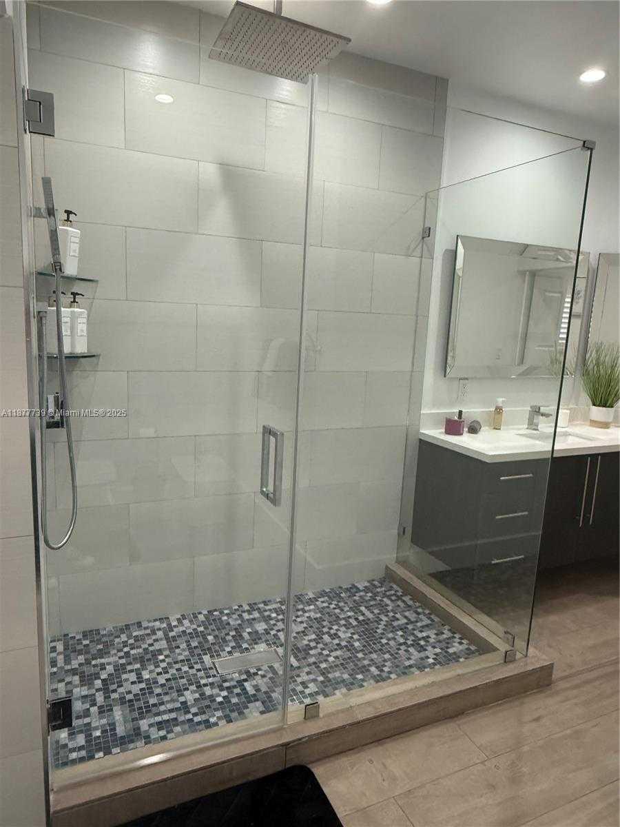 Small Image of 3231 SALZEDO ST, Coral Gables Number 17