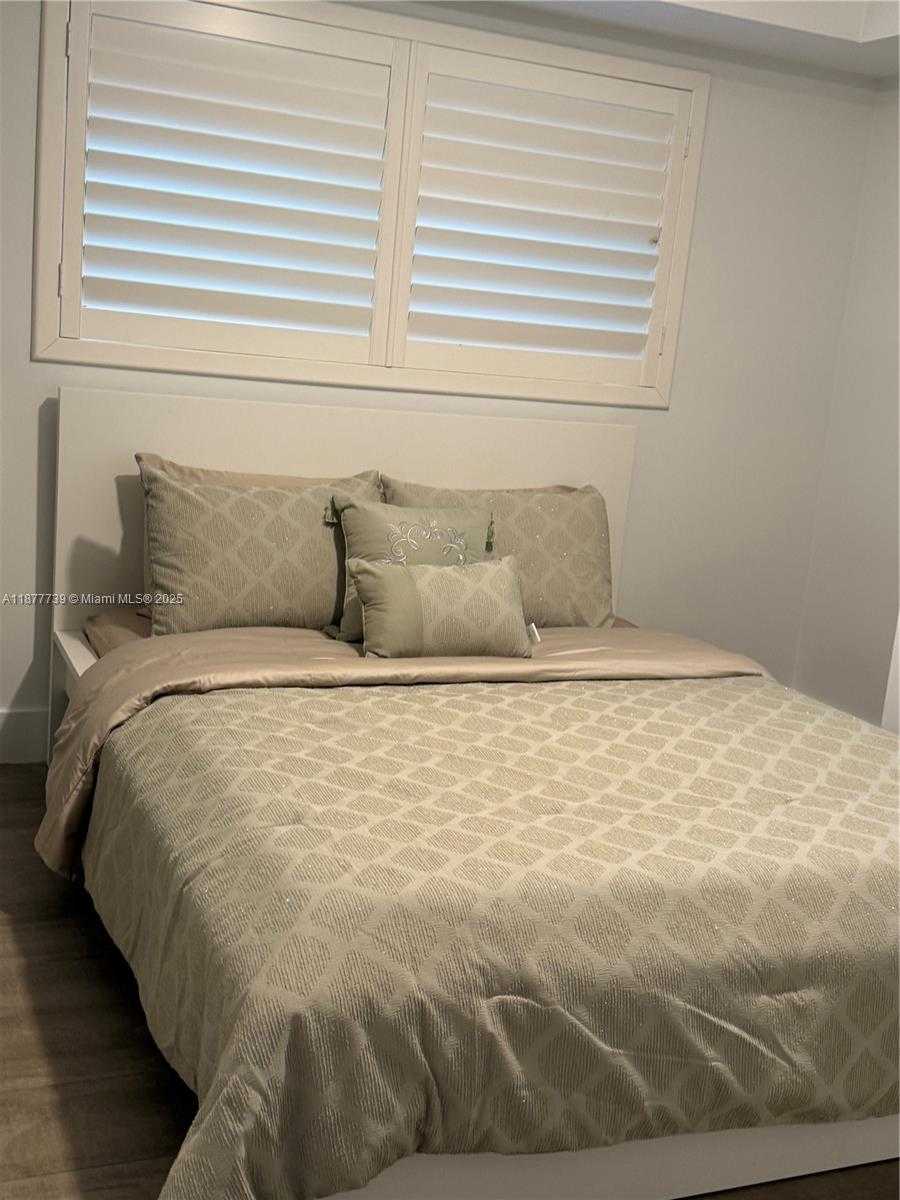 Small Image of 3231 SALZEDO ST, Coral Gables Number 19