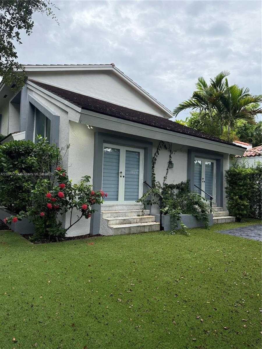 Small Image of 3231 SALZEDO ST, Coral Gables Number 2