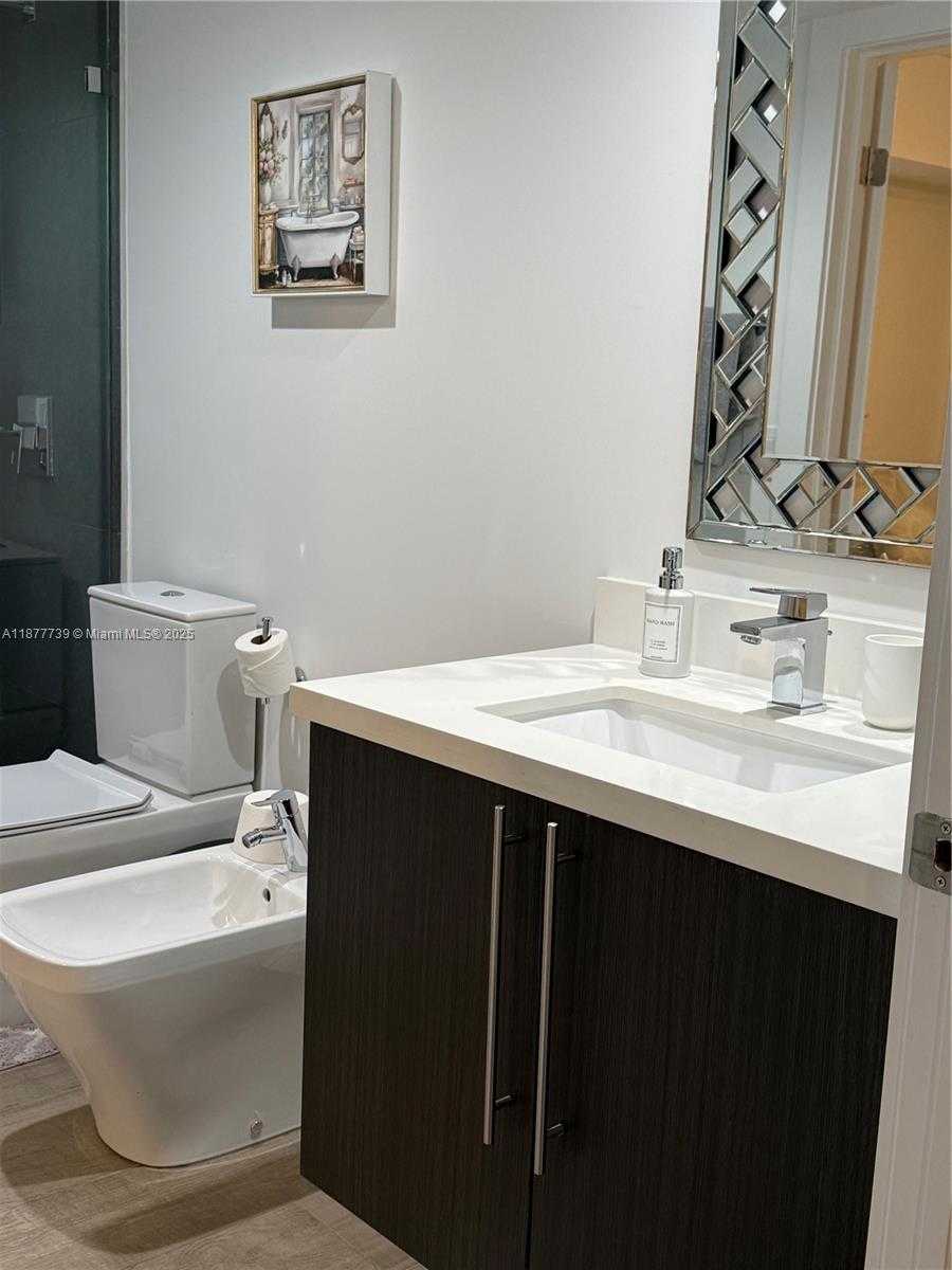 Small Image of 3231 SALZEDO ST, Coral Gables Number 21