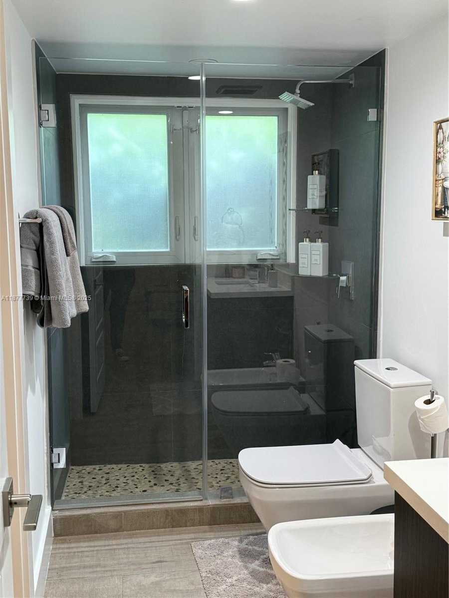 Small Image of 3231 SALZEDO ST, Coral Gables Number 22