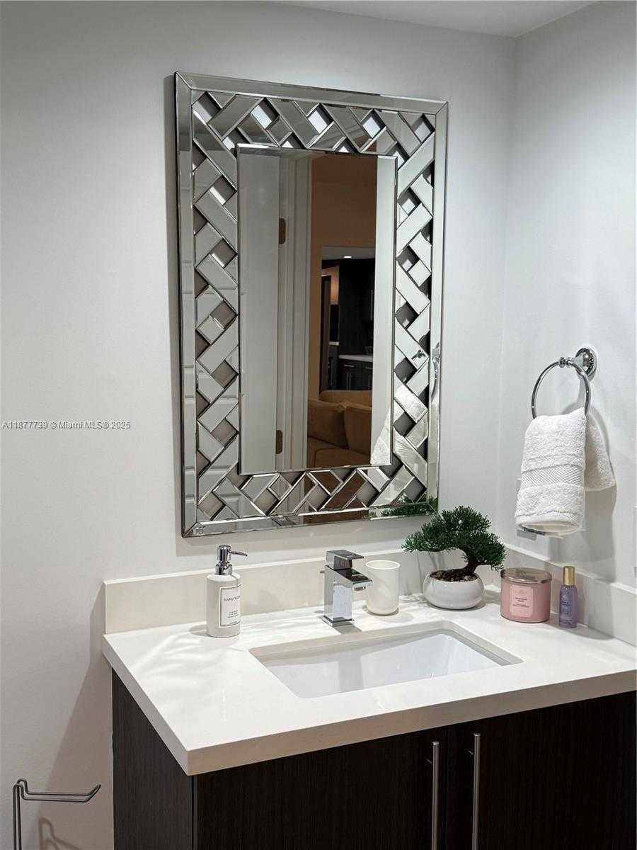 Small Image of 3231 SALZEDO ST, Coral Gables Number 23