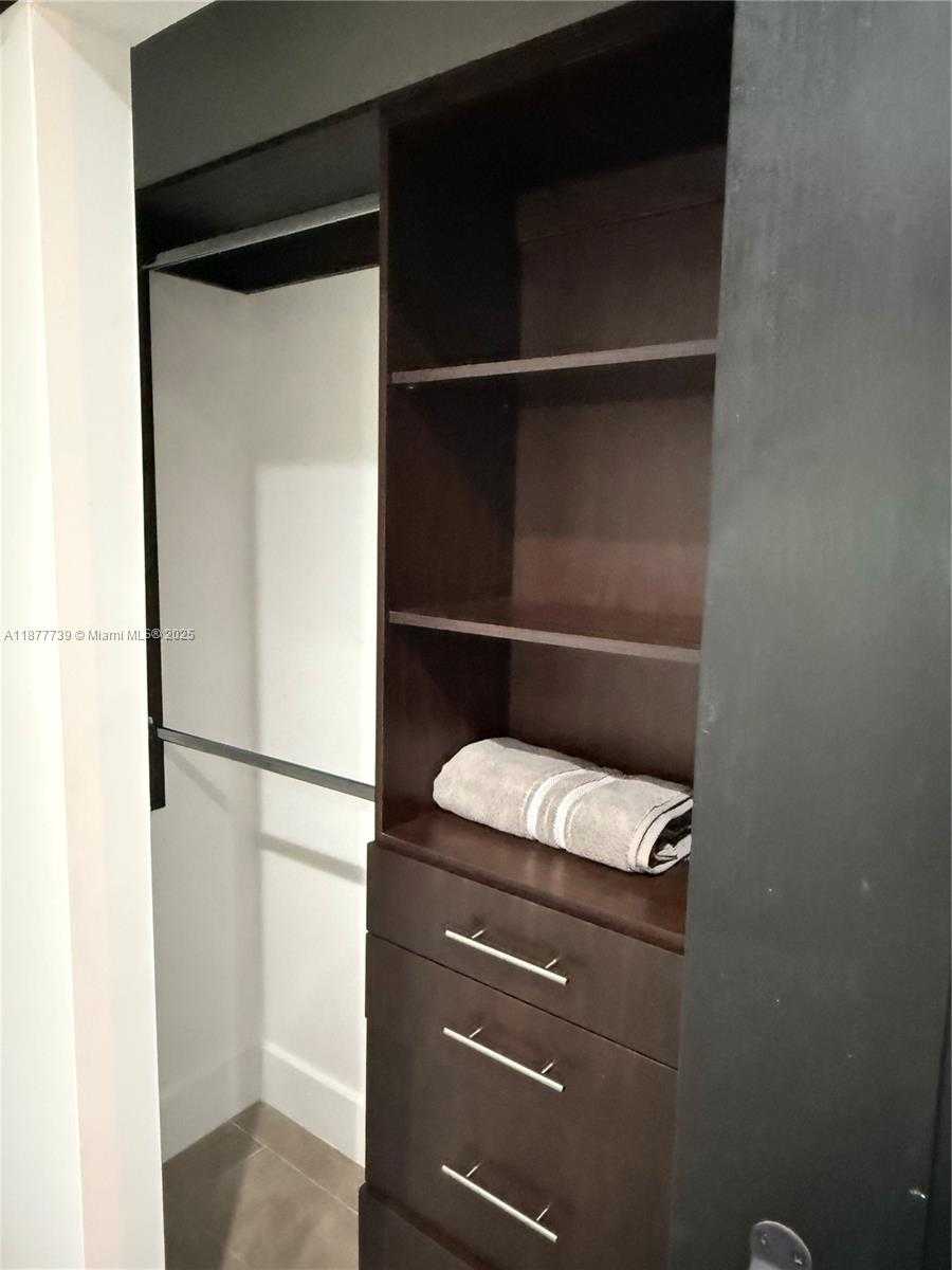 Small Image of 3231 SALZEDO ST, Coral Gables Number 29