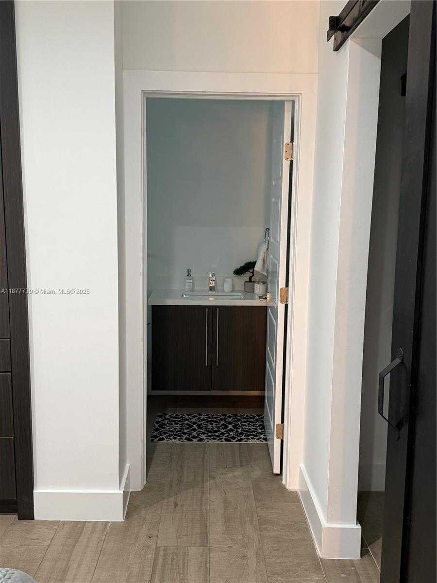Small Image of 3231 SALZEDO ST, Coral Gables Number 30