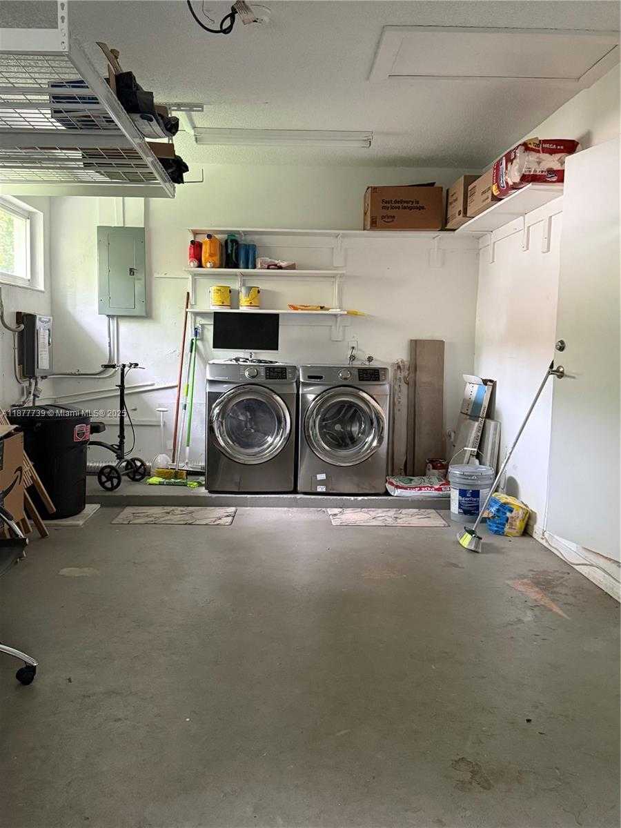 Small Image of 3231 SALZEDO ST, Coral Gables Number 31